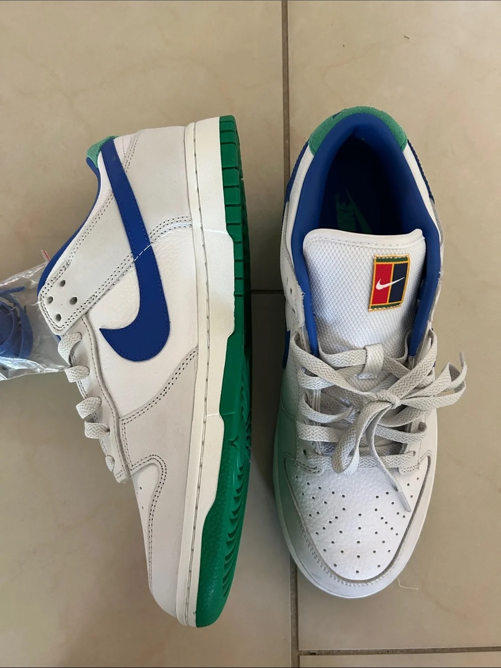 Nike Men’s White Blue Green Low-Top Sneakers